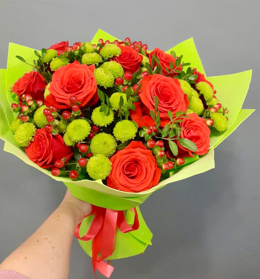 Букет цветов из: Хризантемы и Розы в Ашитково