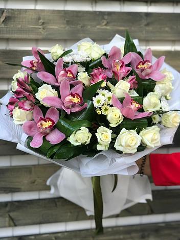 Букет цветов из: Розы и Хризантемы в Ашитково
