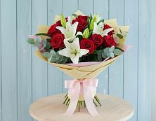 Букет цветов из:  Лилии и Розы в Ашитково