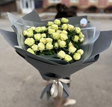 Букет Белые кустовые розы Солинеро в Ашитково