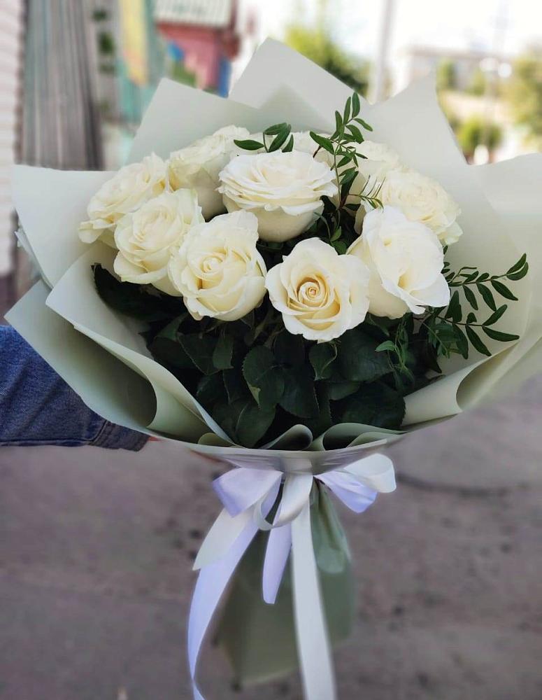 Букет Белые розы Проуд в Ашитково