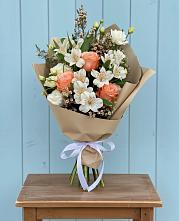 Букет цветов из:  Альстромерии, Лизиантусы, Розы и Хризантемы в Ашитково