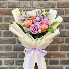 Букет цветов из:  Лизиантусы и Розы в Ашитково