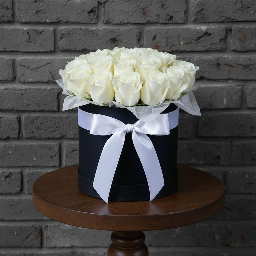 Цветочная композиция из Розы в шляпной коробке в Ашитково