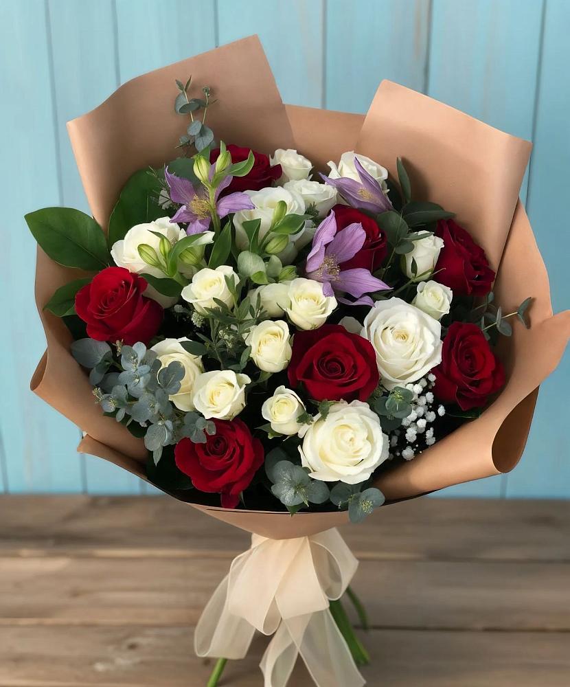 Букет цветов из: Розы и Альстромерии в Ашитково