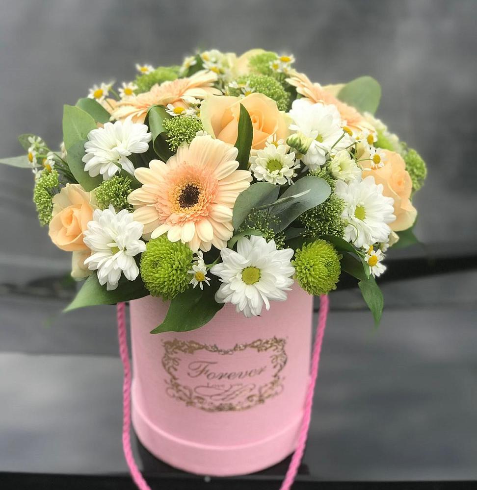 Цветочная композиция из Розы, Герберы и Хризантемы в шляпной коробке в Ашитково