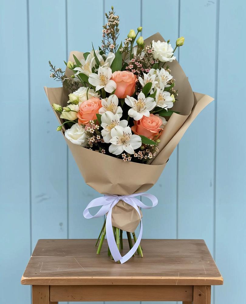 Букет цветов из: Альстромерии, Лизиантусы, Розы и Хризантемы в Ашитково