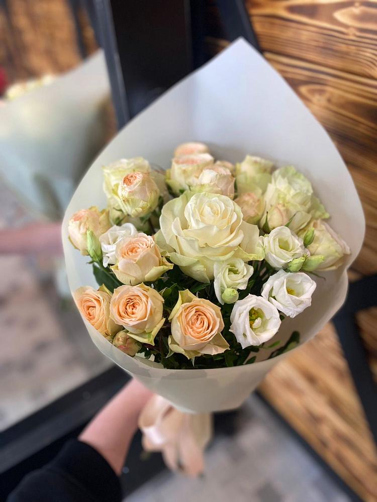 Букет цветов из: Розы и Лизиантусы в Ашитково